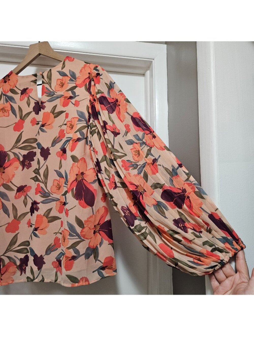 Medium Peach Blossom Printed Pleated Long pleated Sleeve Top peach magenta poppy - Picture 12 of 16